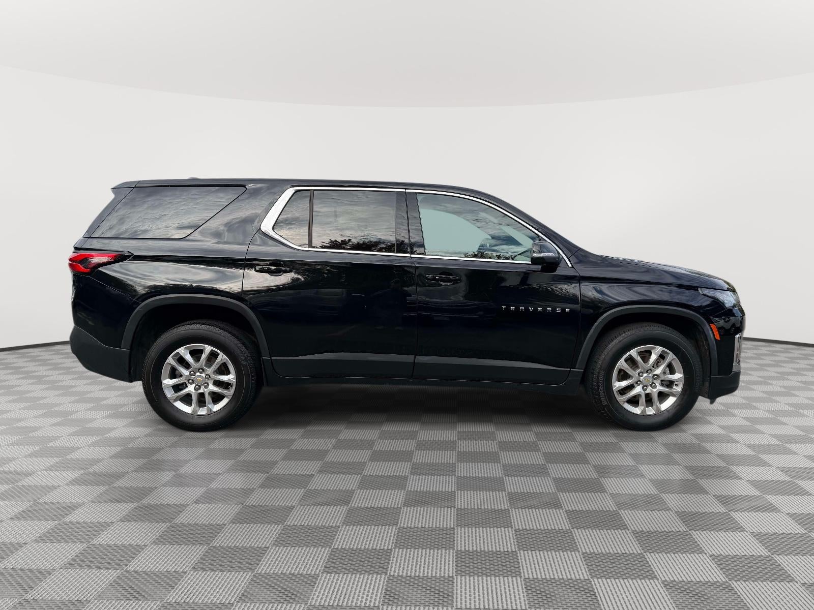2023 Chevrolet Traverse LS